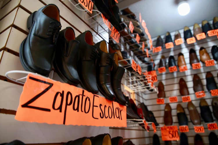 Con el regreso a clases, llega la venta de zapatos