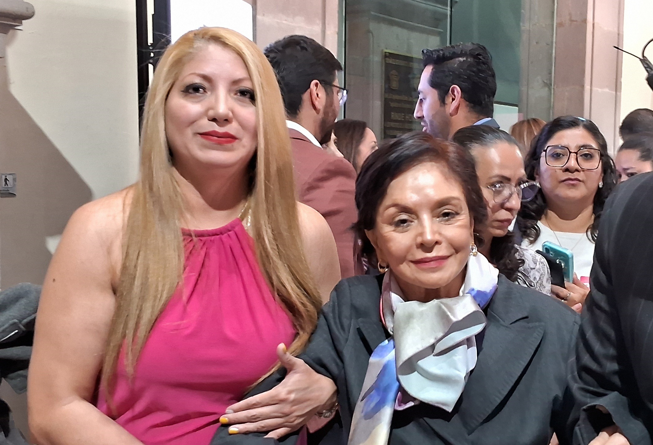 Arte de Martha Chapa se exhibe en la Cámara de Diputados