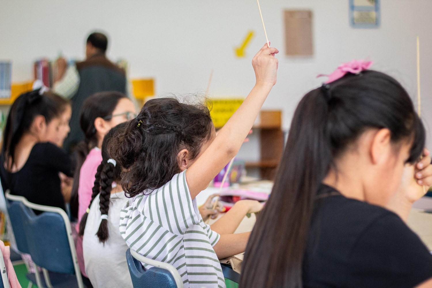 Niñas, niños y adolescentes disfrutan el curso de verano de la Biblioteca Pública Central Estatal