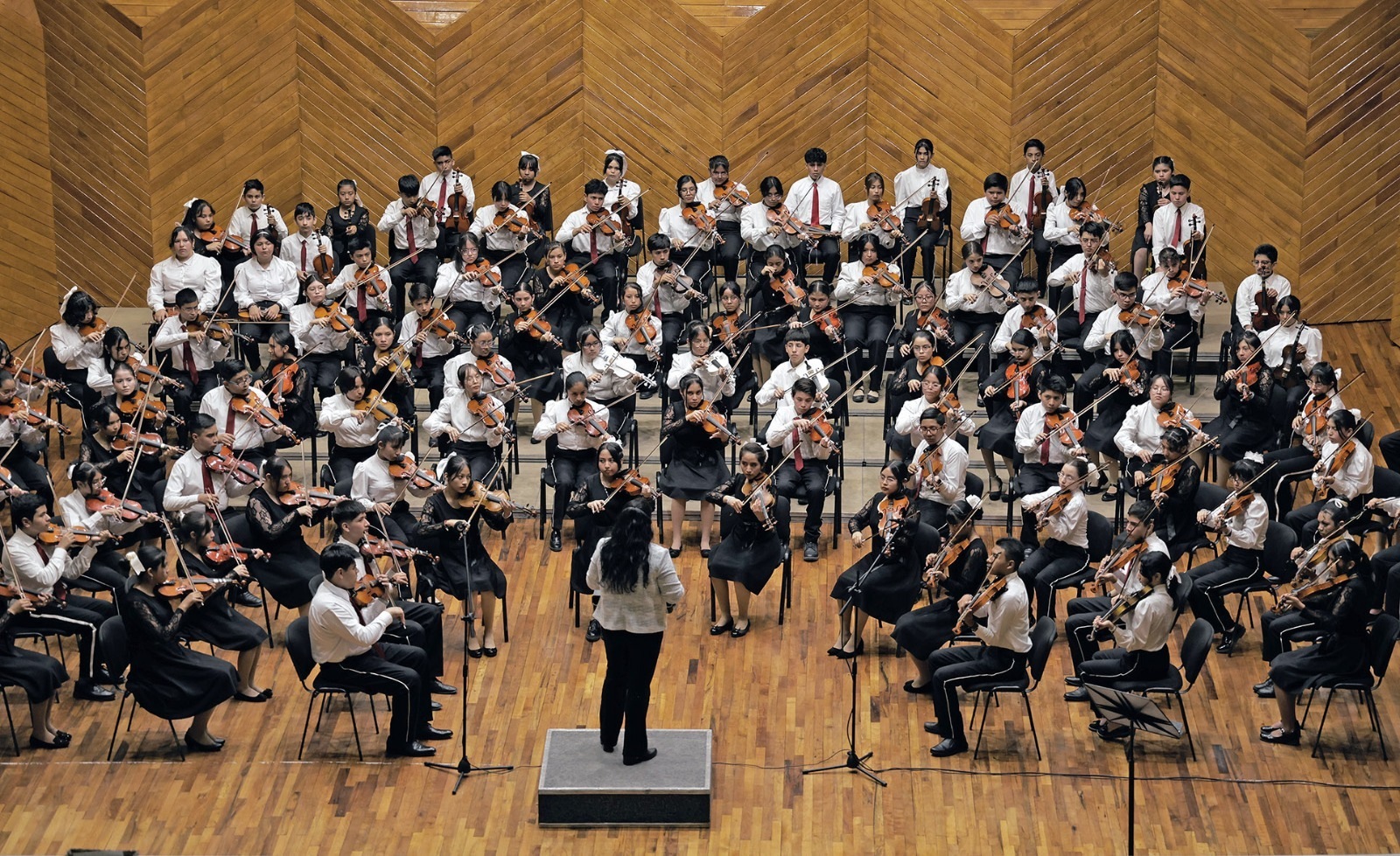 Monumental Ensamble de Violines ofrece concierto por la paz en el EdoMéx