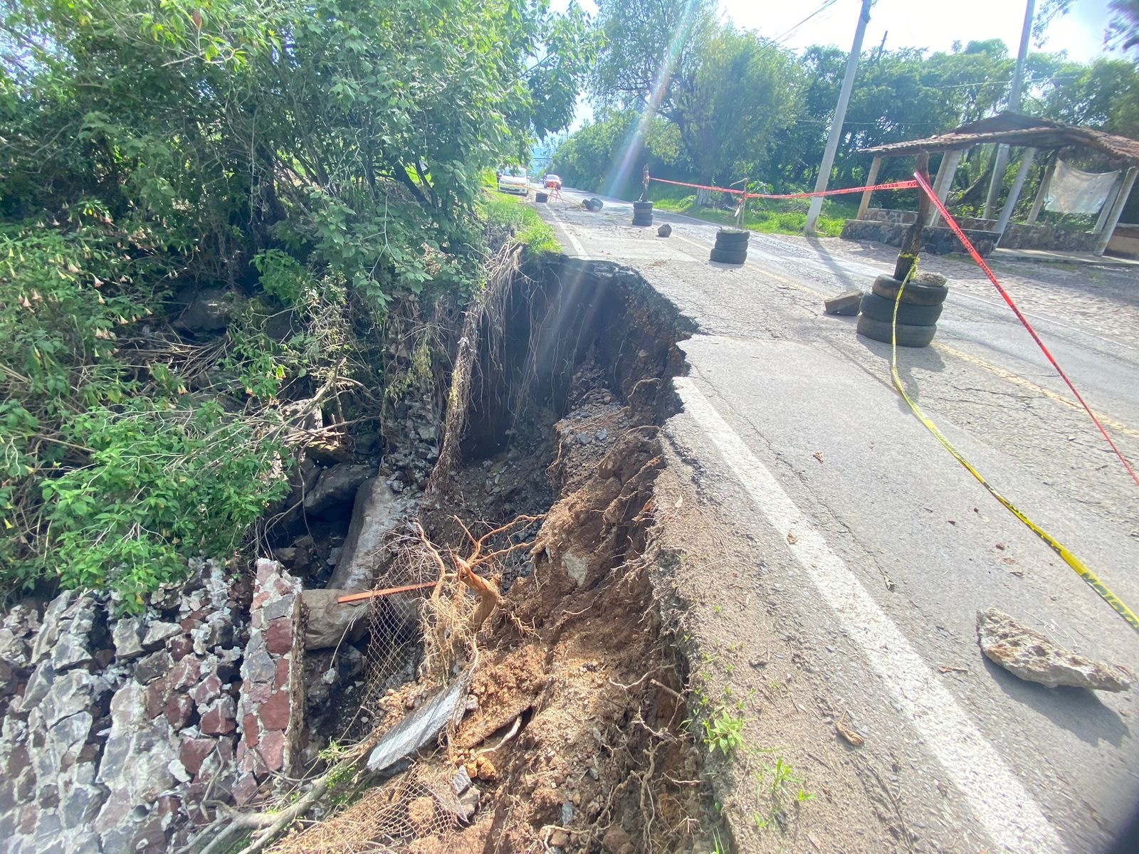 Continúa sin ser reparada la carretera tras   socavón en Ocuilan 