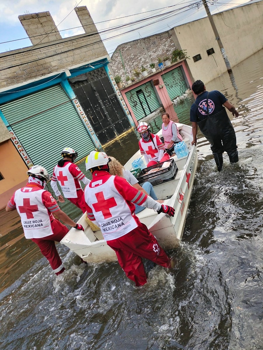 Se mantiene Cruz Roja Mexicana en zona afectada por inundación de Chalco