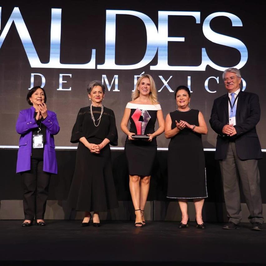 Romina Contreras recibe premio alcaldes por mantener finanzas sanas en Huixquilucan