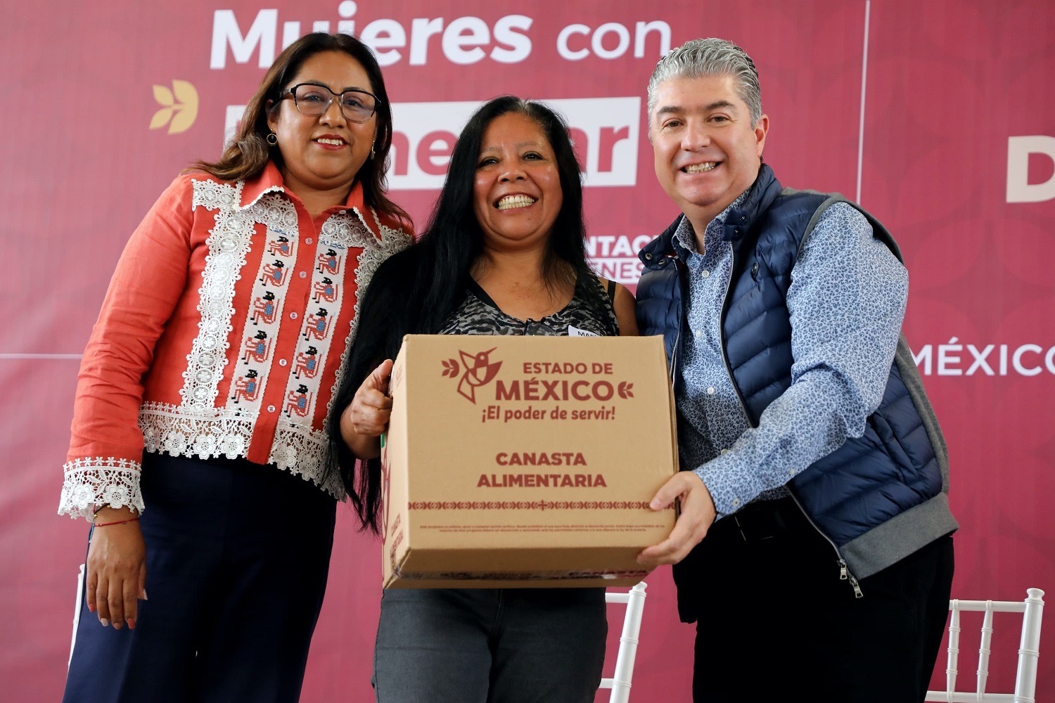 Entregan tarjetas de Mujeres con Bienestar en Chimalhuacán