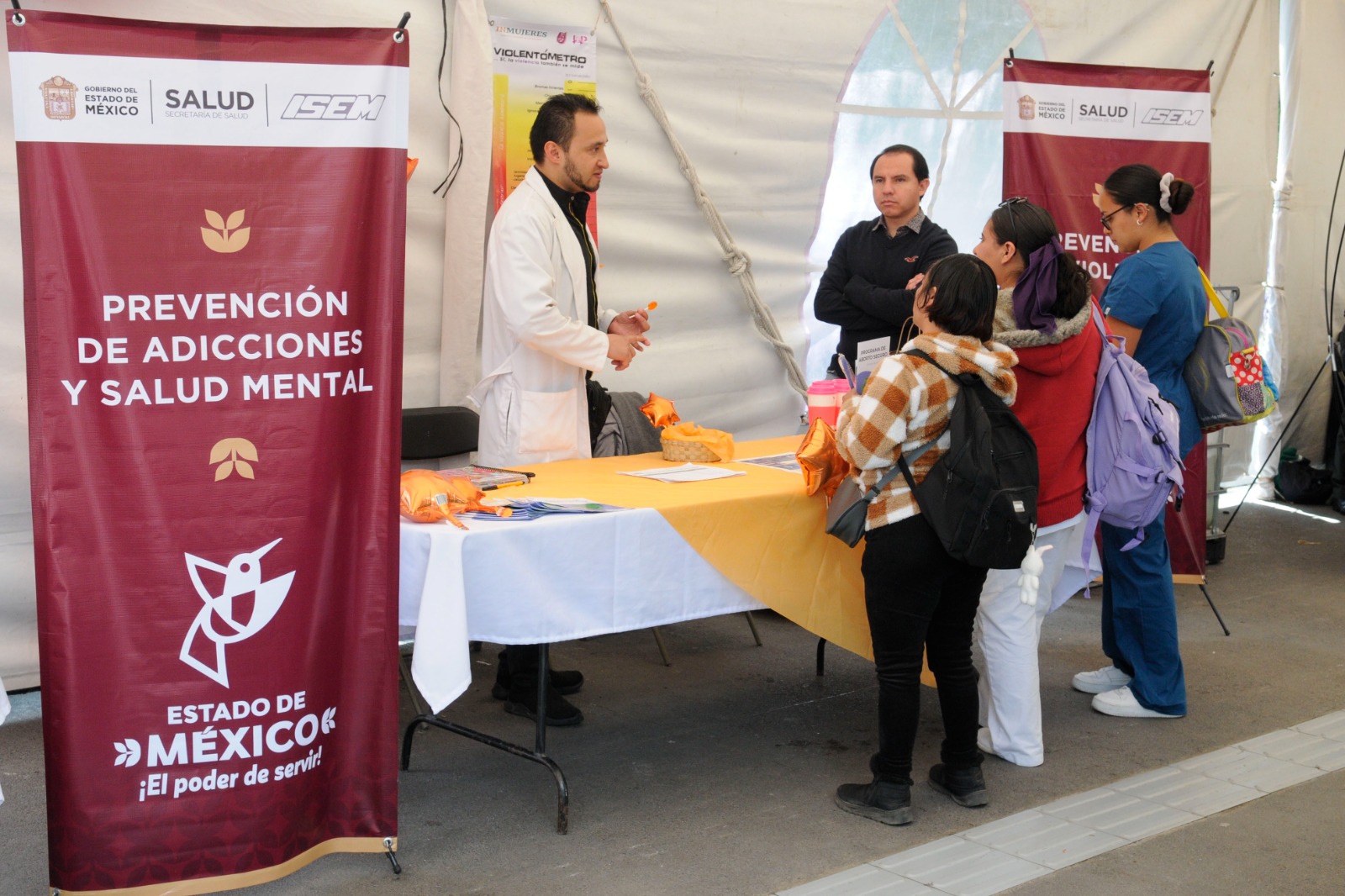 Acuden más de 800 mexiquenses a la Jornada Móvil de Atención a la Salud