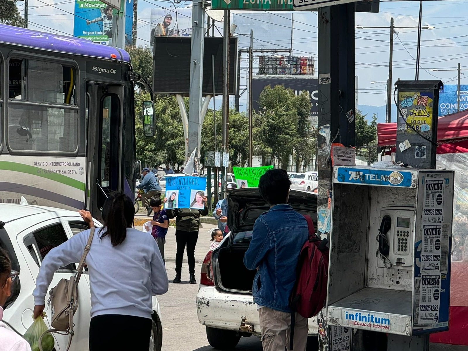 Bloquean Paseo Tollocan, para exigir a las autoridades la búsqueda de María Michel González