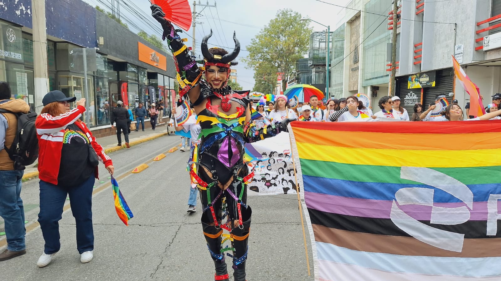 Marchan en Toluca por derechos y justicia para la comunidad LGBT