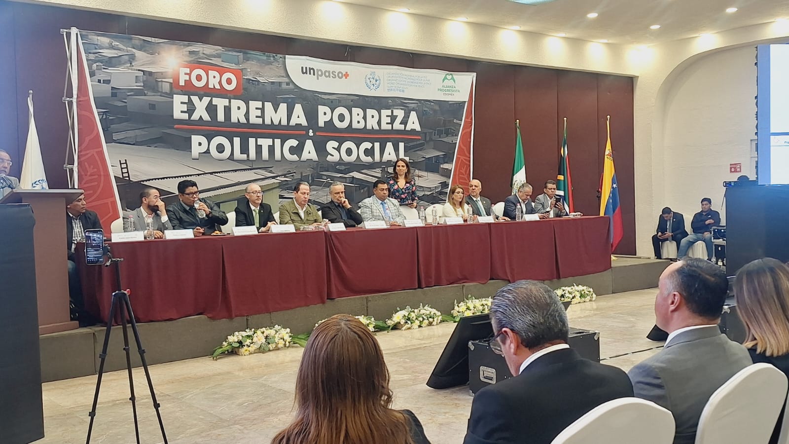 Eruviel Ávila encabeza el “Foro Extrema Pobreza y Política Social”