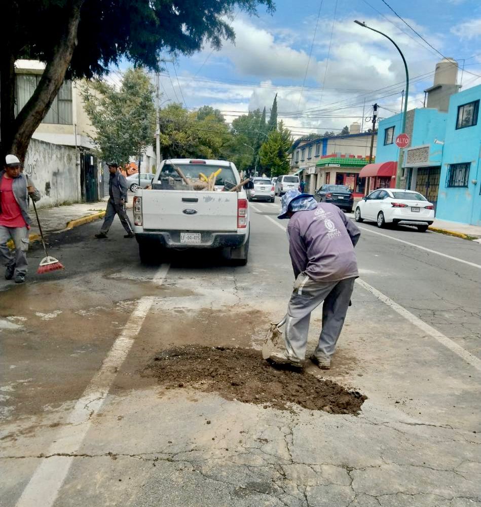 Reparan socavón de la colonia Francisco Murguía