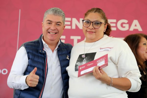 Entrega de tarjetas Mujeres con Bienestar en Tlalnepantla