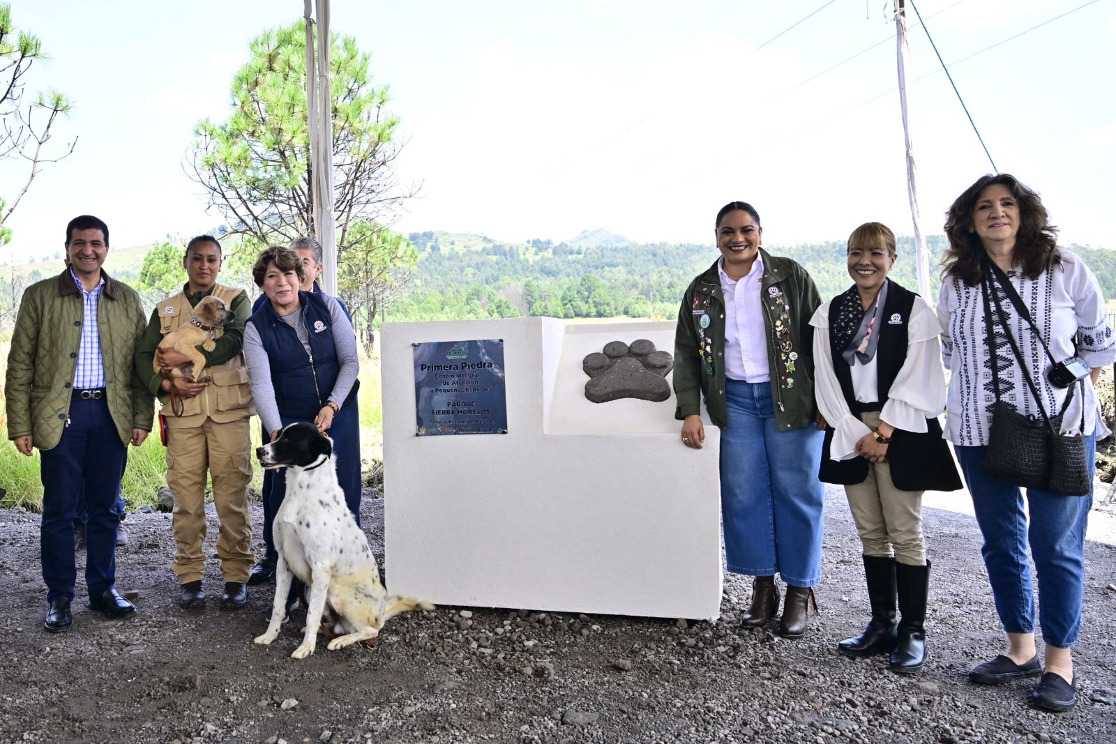 Colocan la primera piedra del Centro Integral de Atención a Pequeñas Especies en Toluca