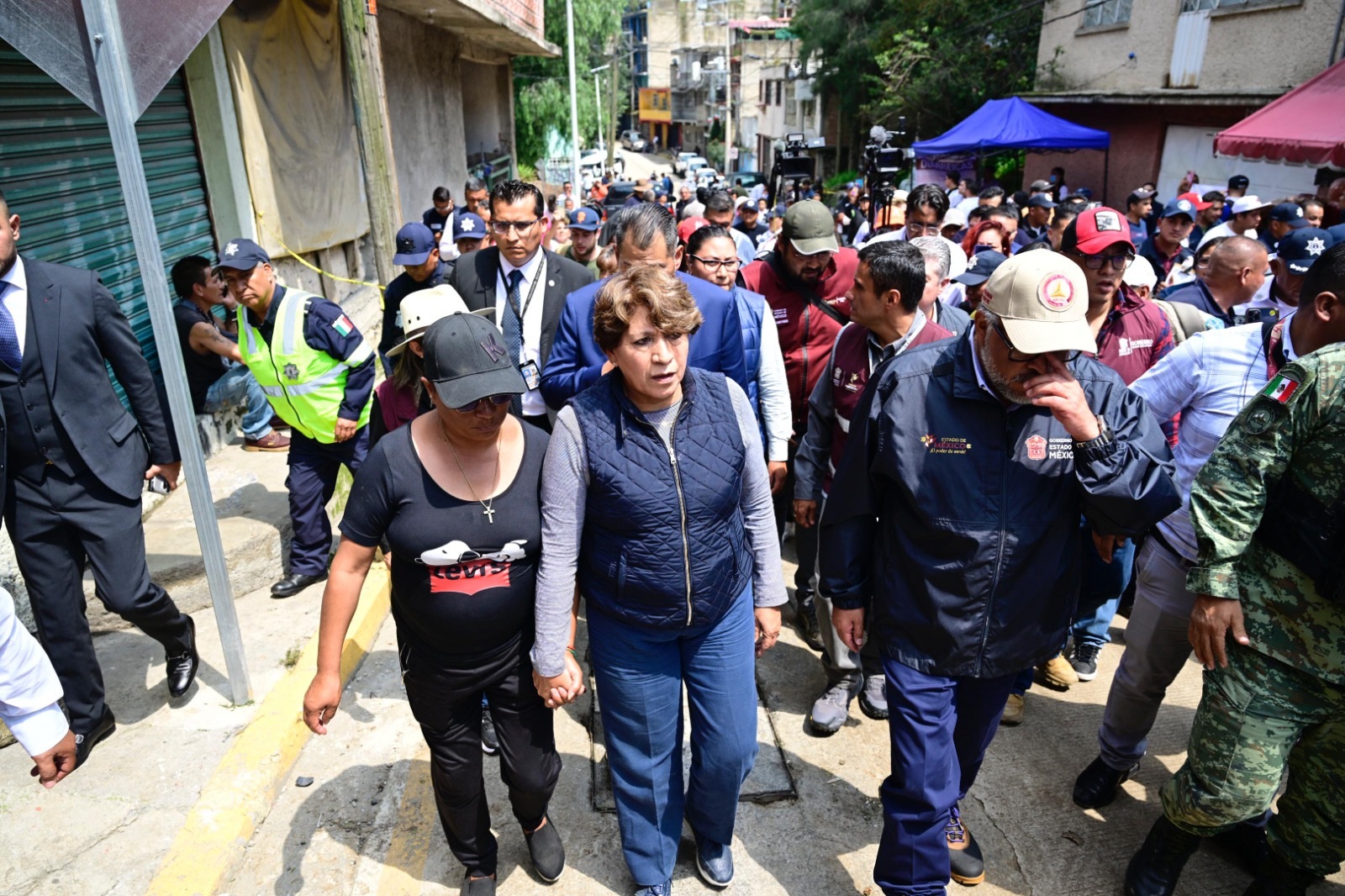 Continúan apoyos a familias afectadas por lluvias en Jilotzingo, Tejupilco, Chalco y Coacalco