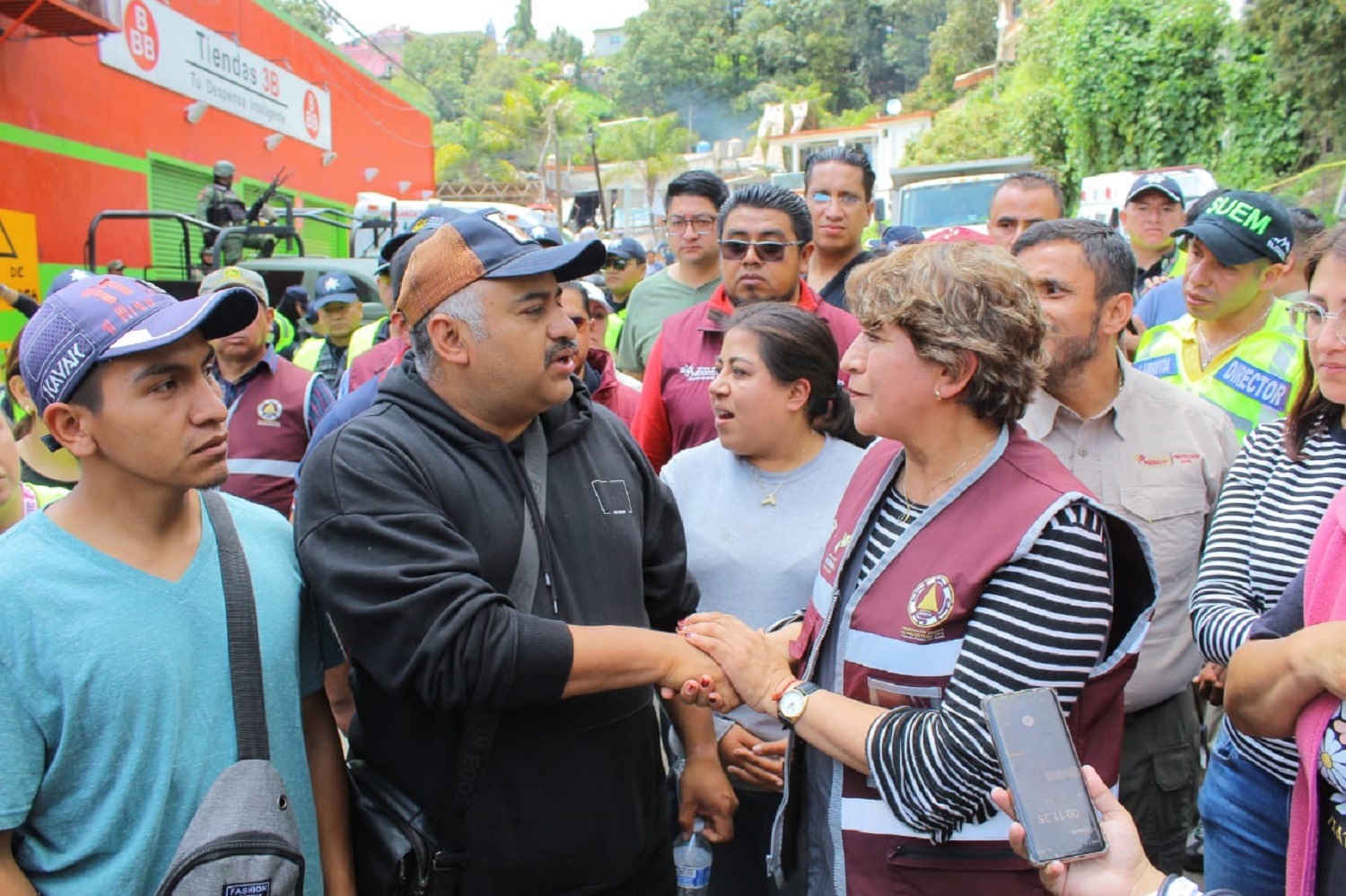 Supervisa Delfina Gómez labores de emergencia en Jilotzingo