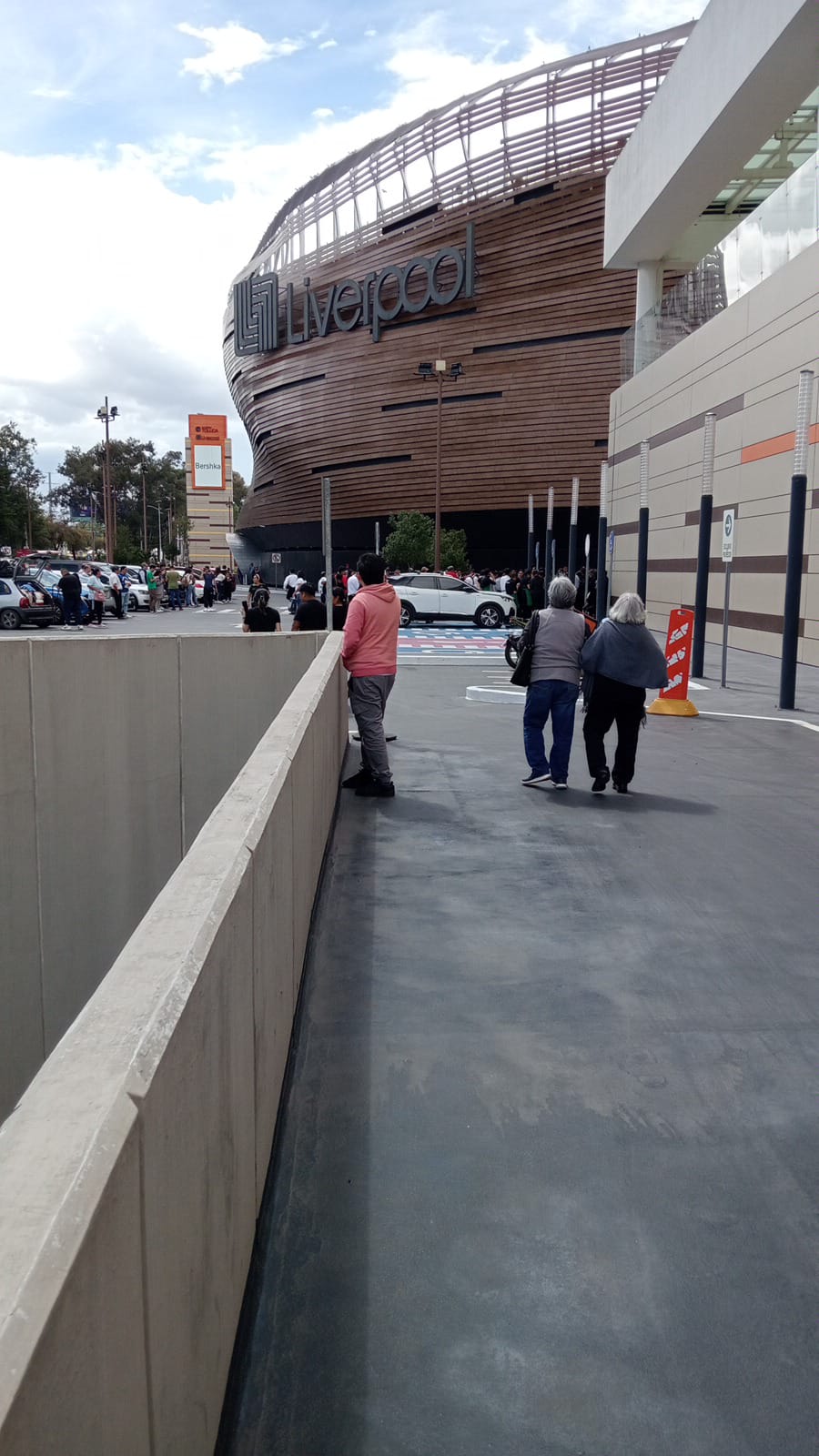 SS informa sobre hechos ocurridos en días pasados en una plaza comercial