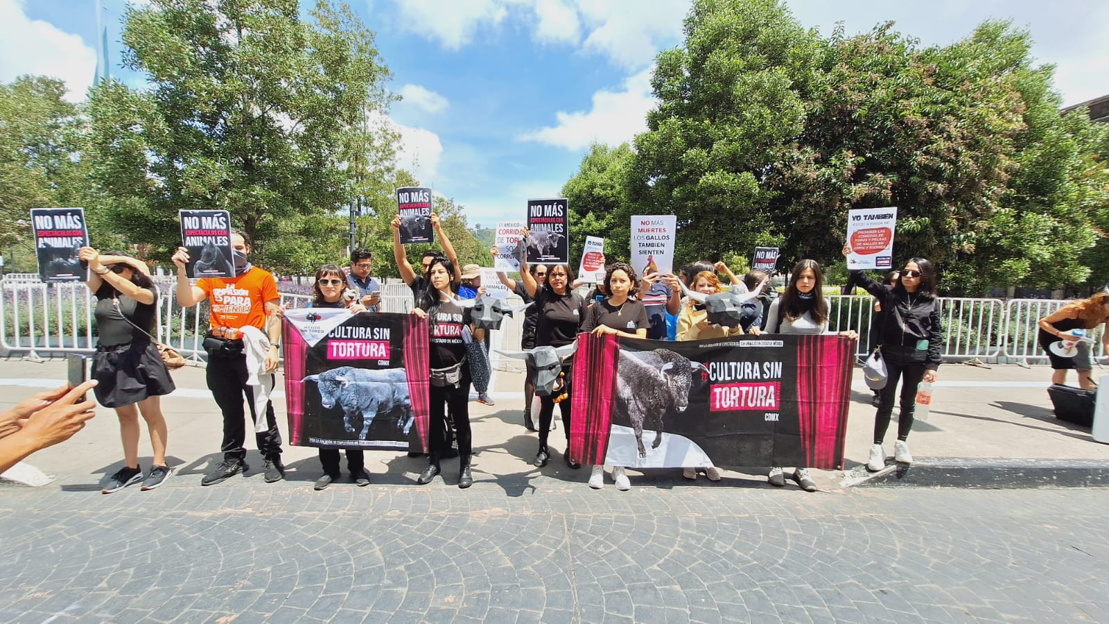 Presentan ante la Legislatura mexiquense propuesta ciudadana de México Sin Toreo y Cultura Sin Tortura